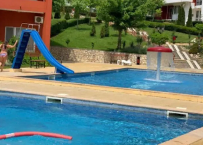 2-комнатные у моря 10 бассейнов Crown Noks Appartement *