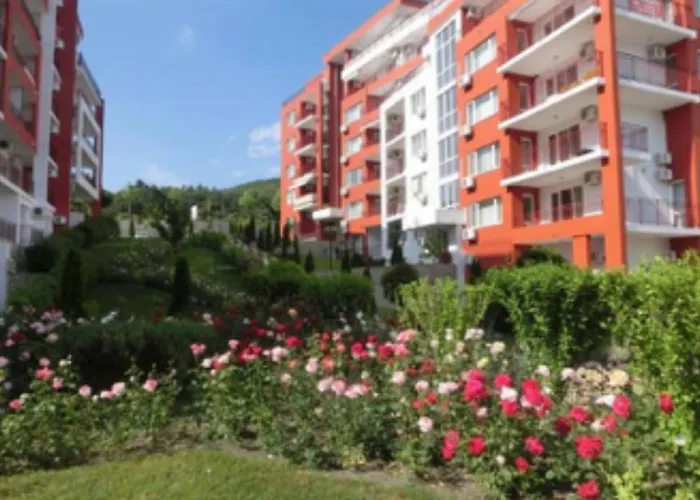 Apartment 2-комнатные у моря 10 бассейнов Crown Noks *