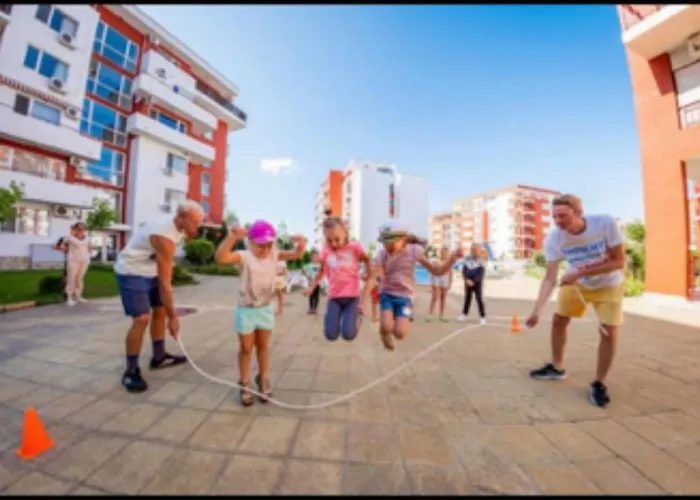 2-комнатные у моря 10 бассейнов Crown Noks Apartment