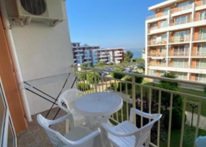 Apartment 2-комнатные у моря 10 бассейнов Crown Noks