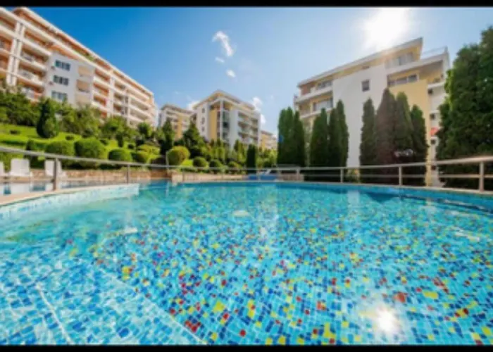 2-комнатные у моря 10 бассейнов Crown Noks Appartement *