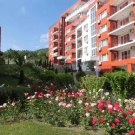 Apartment 2-комнатные у моря 10 бассейнов Crown Noks *