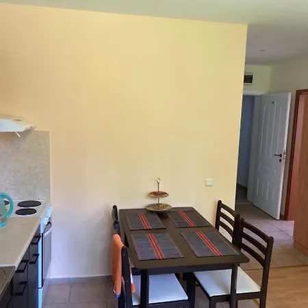 Apartment 2-комнатные у моря 10 бассейнов Crown Noks
